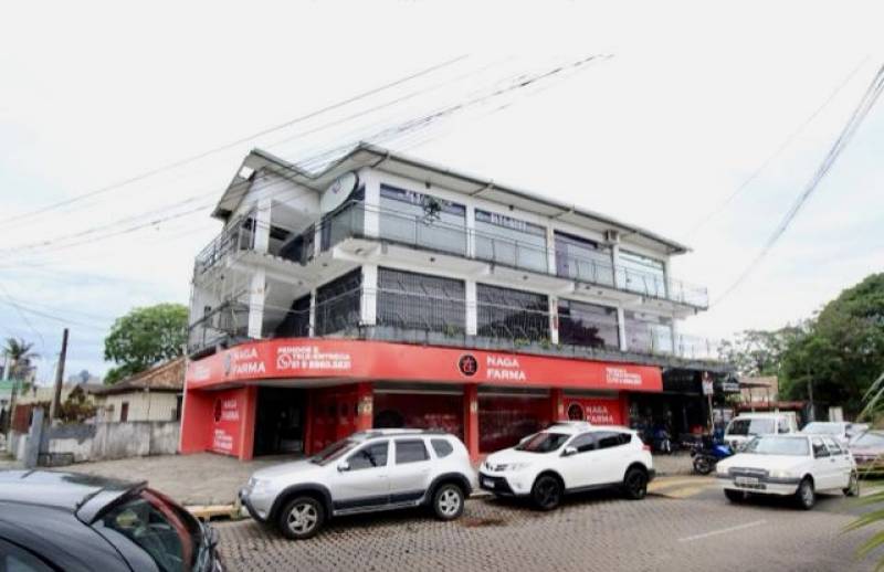 loja de esquina na av Dr Barcelos 170 m